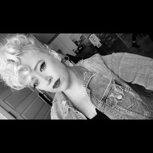 Meet your Posher, Peaches